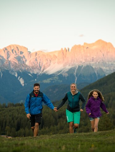 Familienwanderung in Steinegg - Enrosadira Rosengarten | © Alfred Tschager