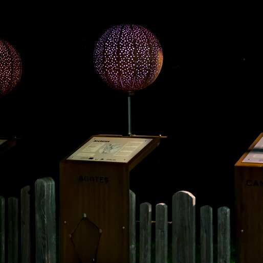 Beleuchteter Planet auf Mini Sternenweg | © Armin Mair (Indio)