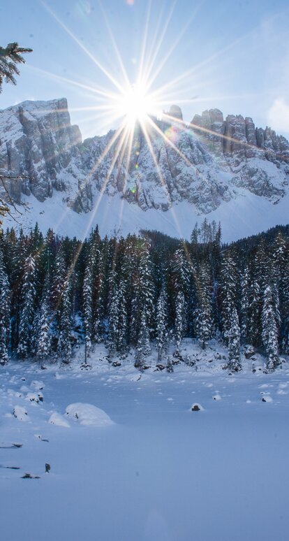 Lago Carezza ghiacciato Inverno | © Alexandra Näckler