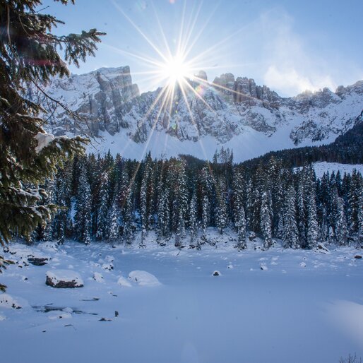 Lago Carezza ghiacciato Inverno | © Alexandra Näckler