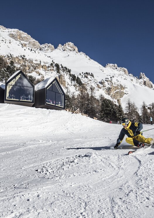 alpine hut skier mountains winter | © Ph. Paolo Codeluppi