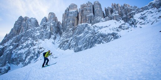 Skitourengeher Neuschnee Latemartürme | © Alexandra Näckler