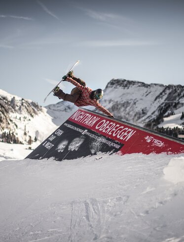 snowboarder rail snowpark montagne inverno | © Obereggen Latemar AG/F.Tech