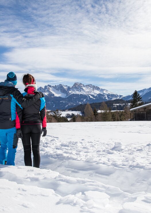 Winterwandern mit Blick auf Latemar | © Günther Pichler