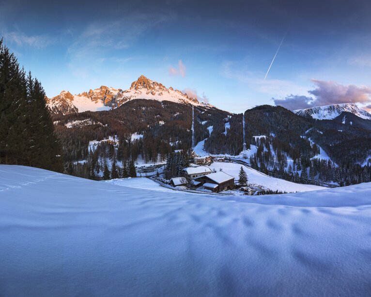 Häuser Berge Wald Spuren Schnee | © Ph. Mattia Daldoss